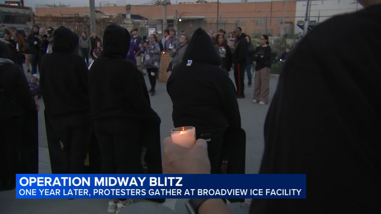 ICE agents in Chicago area: Demonstrators hold peaceful vigil outside ...