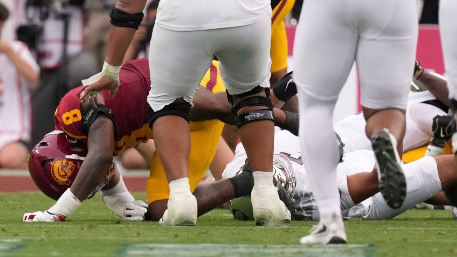 USC suspends LB Desman Stephens for 1 game for his dangerous hit on Oregon QB Dante Moore USC suspends LB Desman Stephens for 1 game for his dangerous hit on Oregon QB Dante Moore