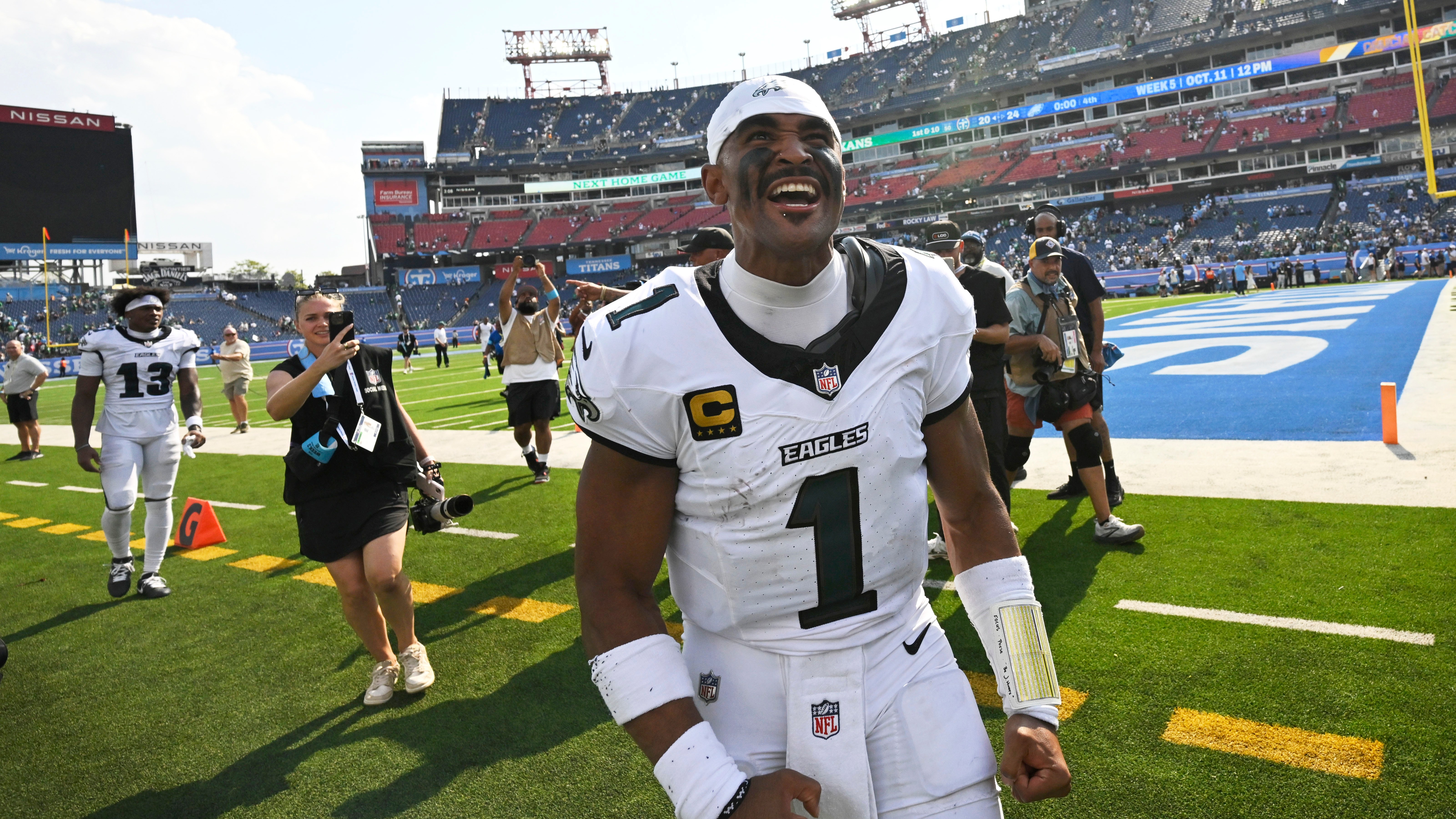 Brandon Graham meets fans at book signing in Delaware County