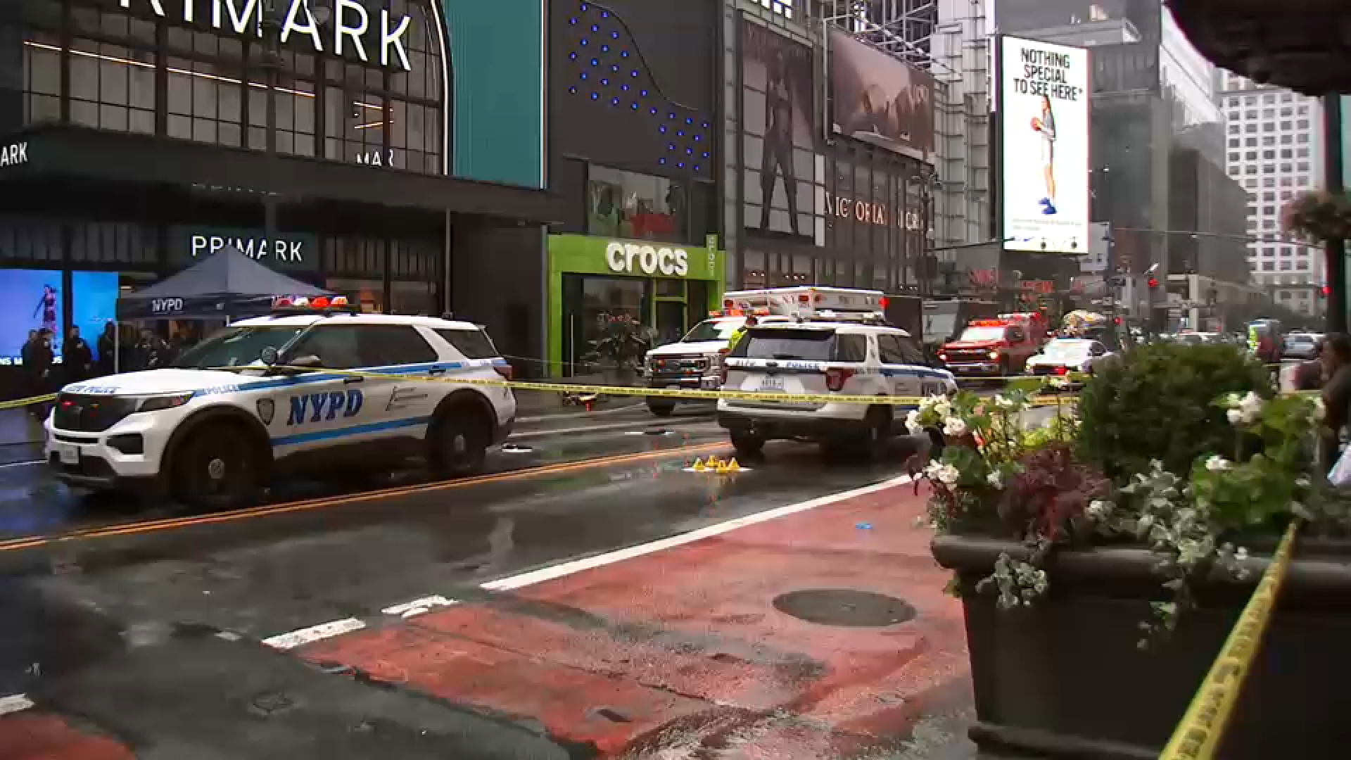 Manhattan cyclist struck and killed by dump truck on West 34th Street in Midtown