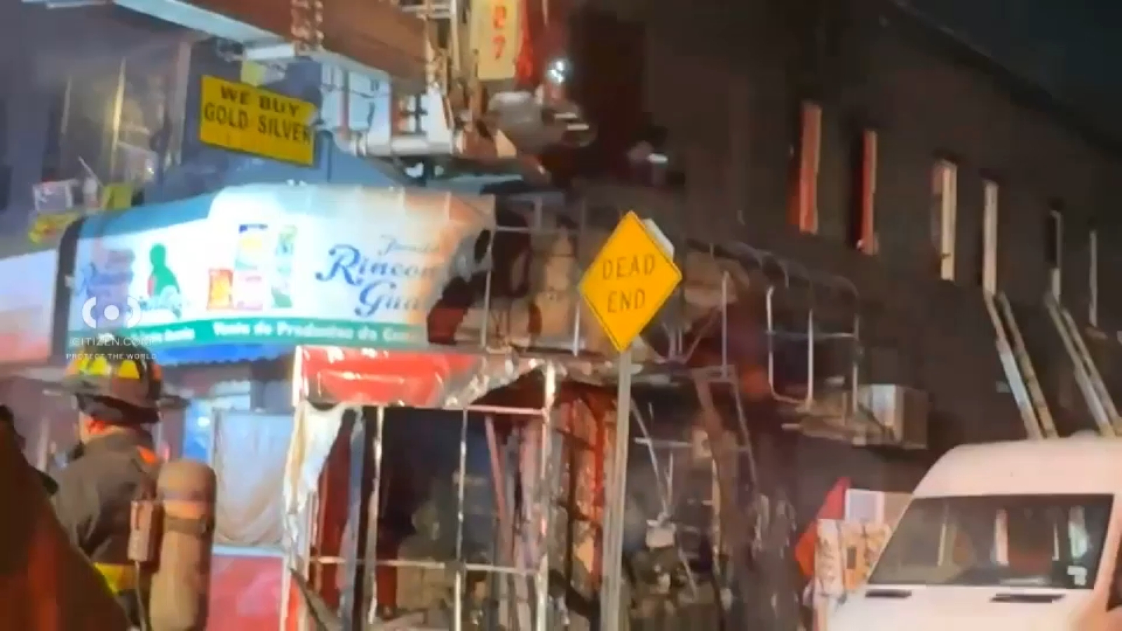 Fire tears through pawn shop in Jamaica, Queens