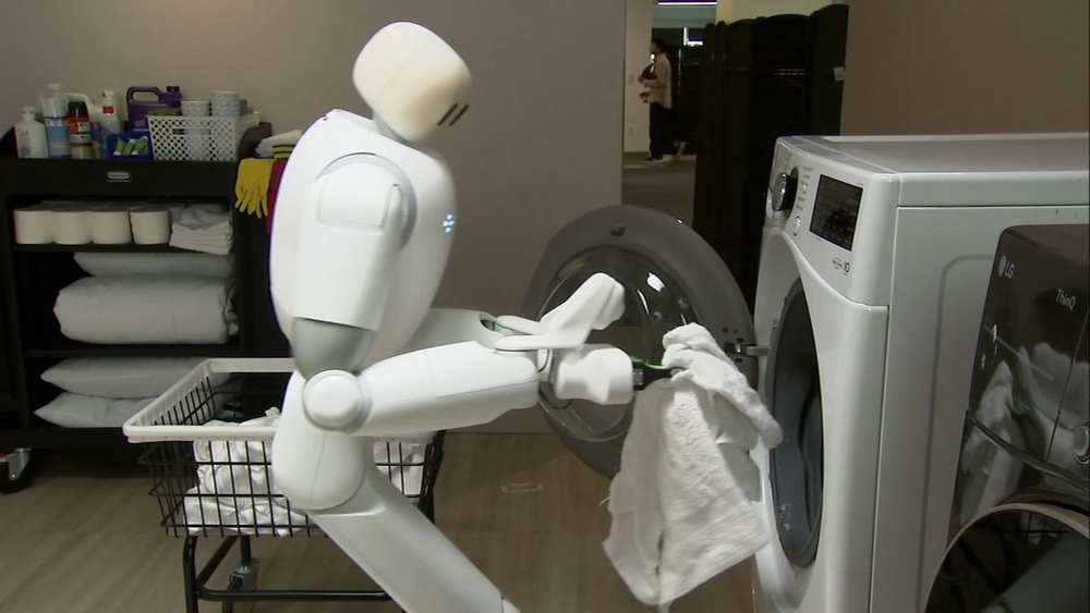 Bay Area company unveils robot that loads washers, stocks shelves