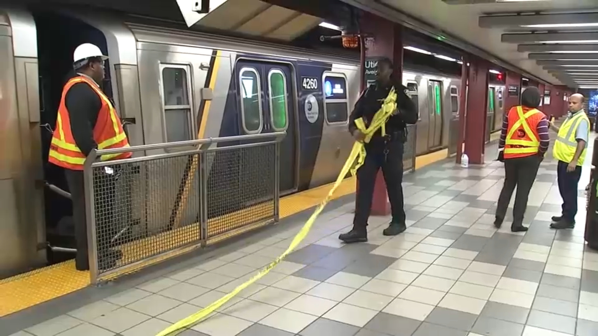 Man killed after bag caught in A train doors at Brooklyn subway