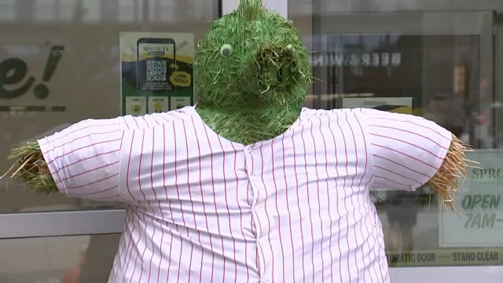 'Philly Fauxnatic'turning heads outside South Philly grocery store