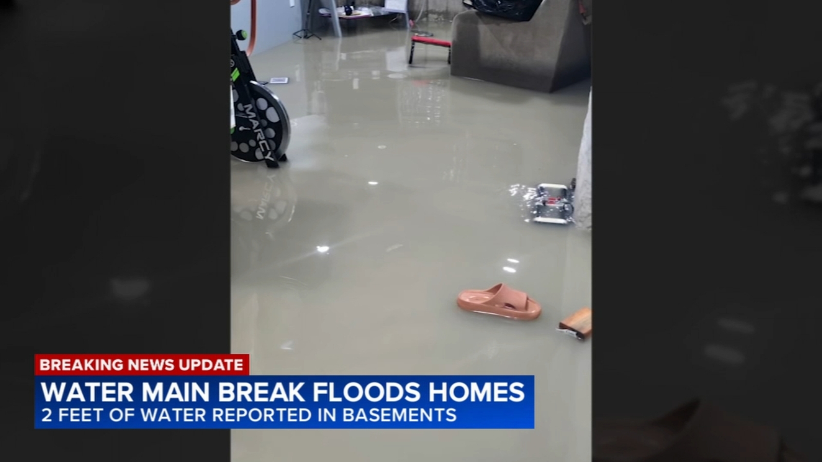 Forcing Water main break floods homes on Claremont Avenue in Heart of Chicago ...