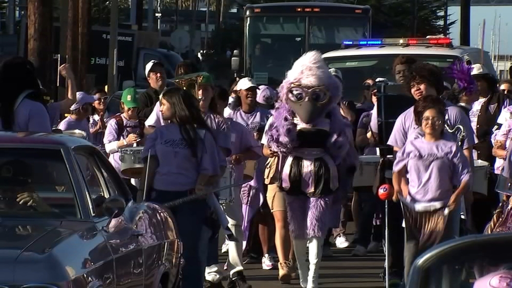 Valkyries fans hold 1st-ever 'March to Ballhalla' prior to game