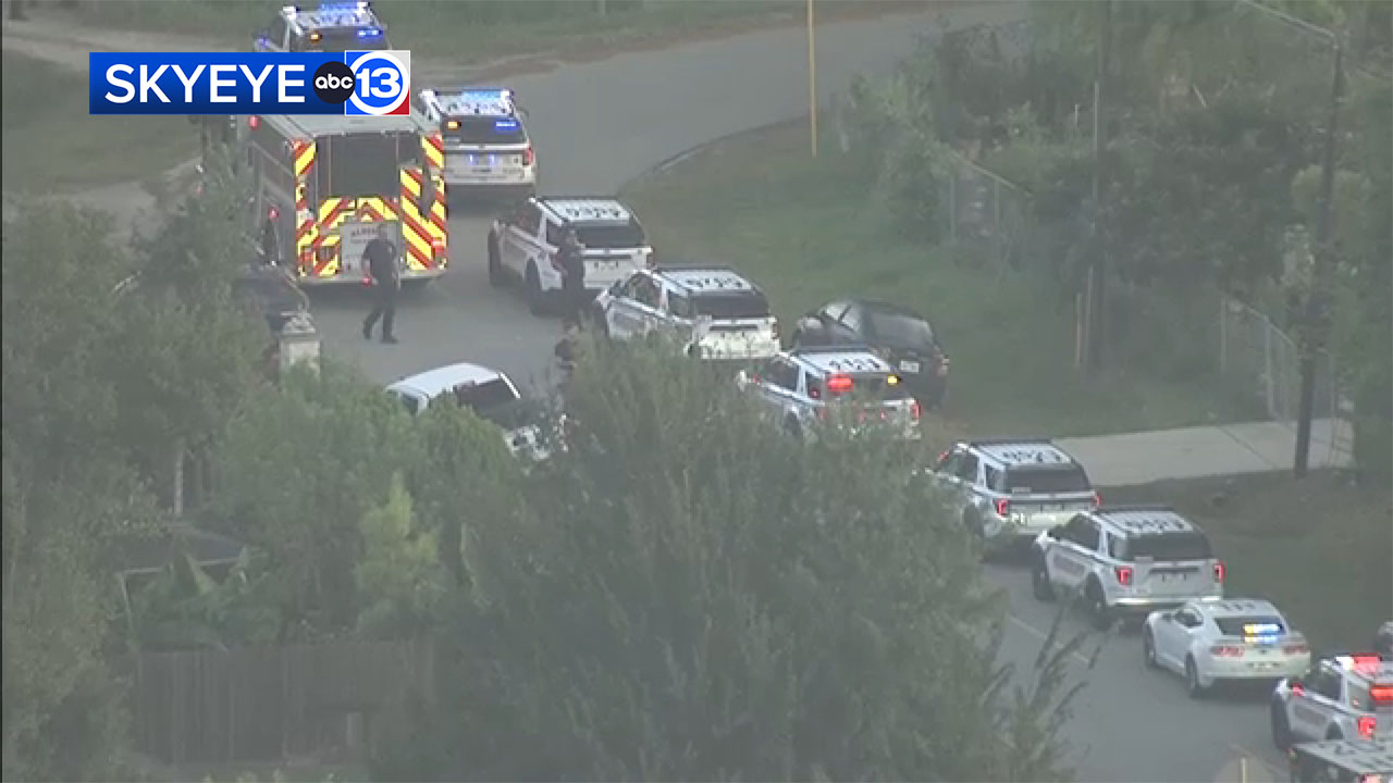 Alleged murder suspect shoots, kills himself in north Harris County, according to HCSO