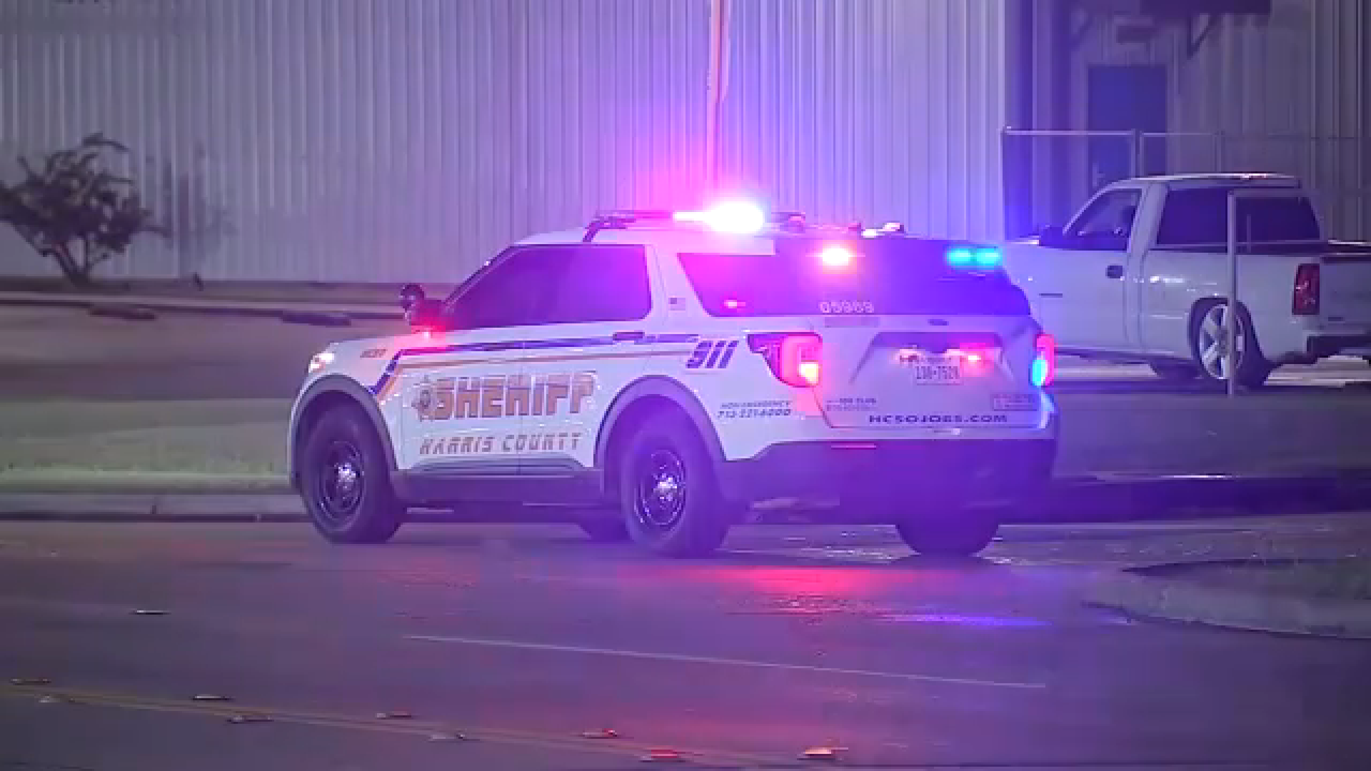 Witness says suspect accused of shooting deputy asked her to call his mom, instead she called 911