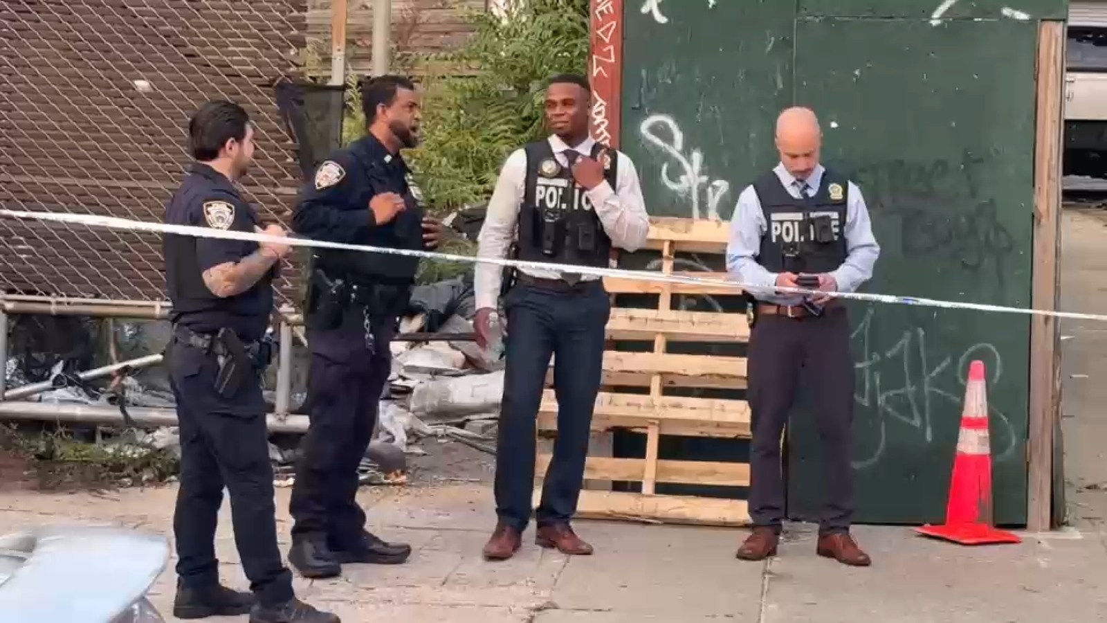 Burned body found in cluttered lot in Jamaica, Queens: sources