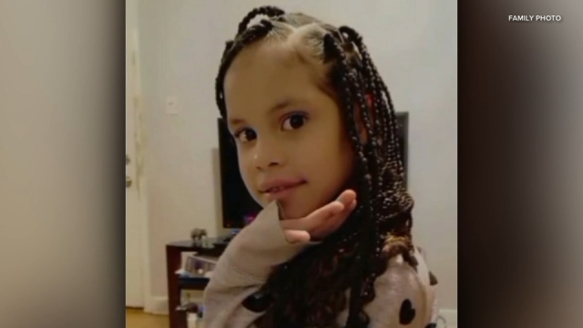 Woman Charged with Murder After 7-Year-Old Girl Stabbed to Death in Chicago