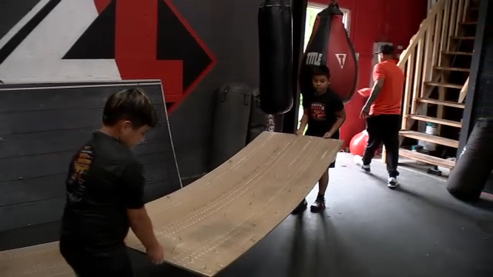 Community remodels boxing gym in Houston's Northside in light of recent teen violence