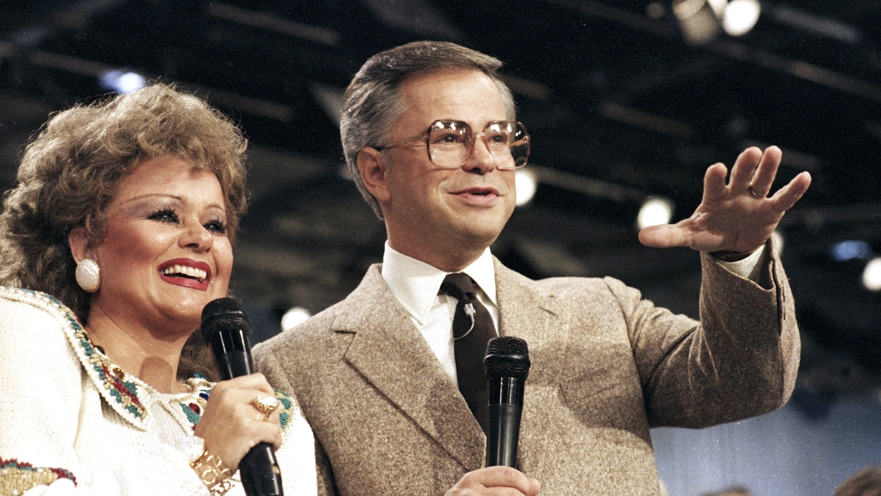 Jim Bakker dies : Televangelist brought down by scandal dies at 86