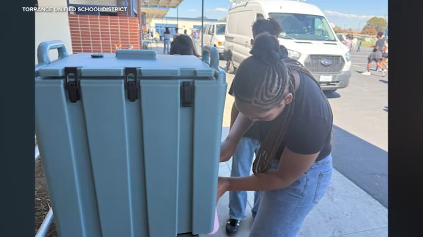 Sweating through class: With no AC, Torrance students battle the heat in classrooms
      