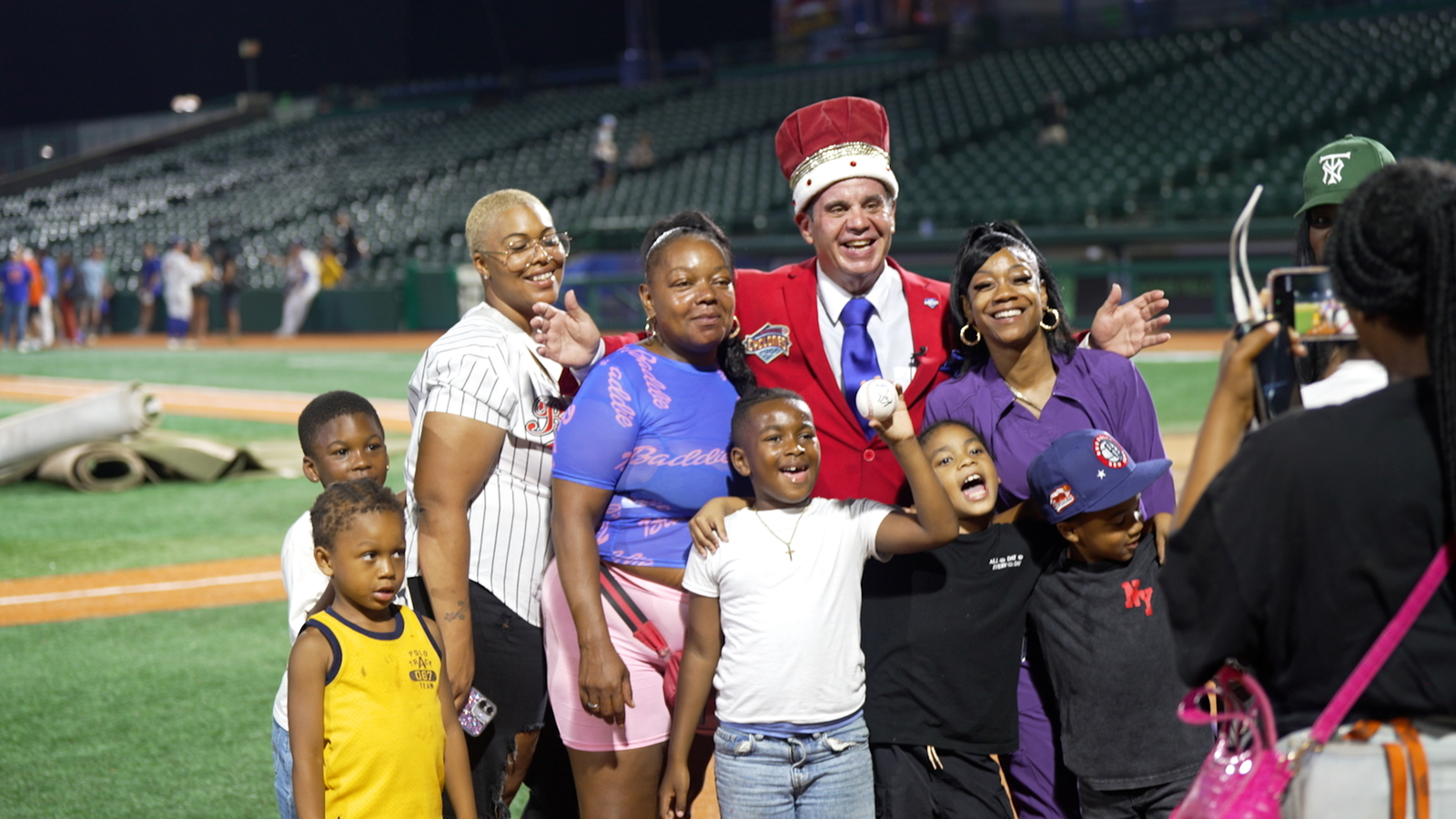 We ARE amused: King Henry of the Cyclones holds court in Coney Island We ARE amused: King Henry of the Cyclones holds court in Coney Island