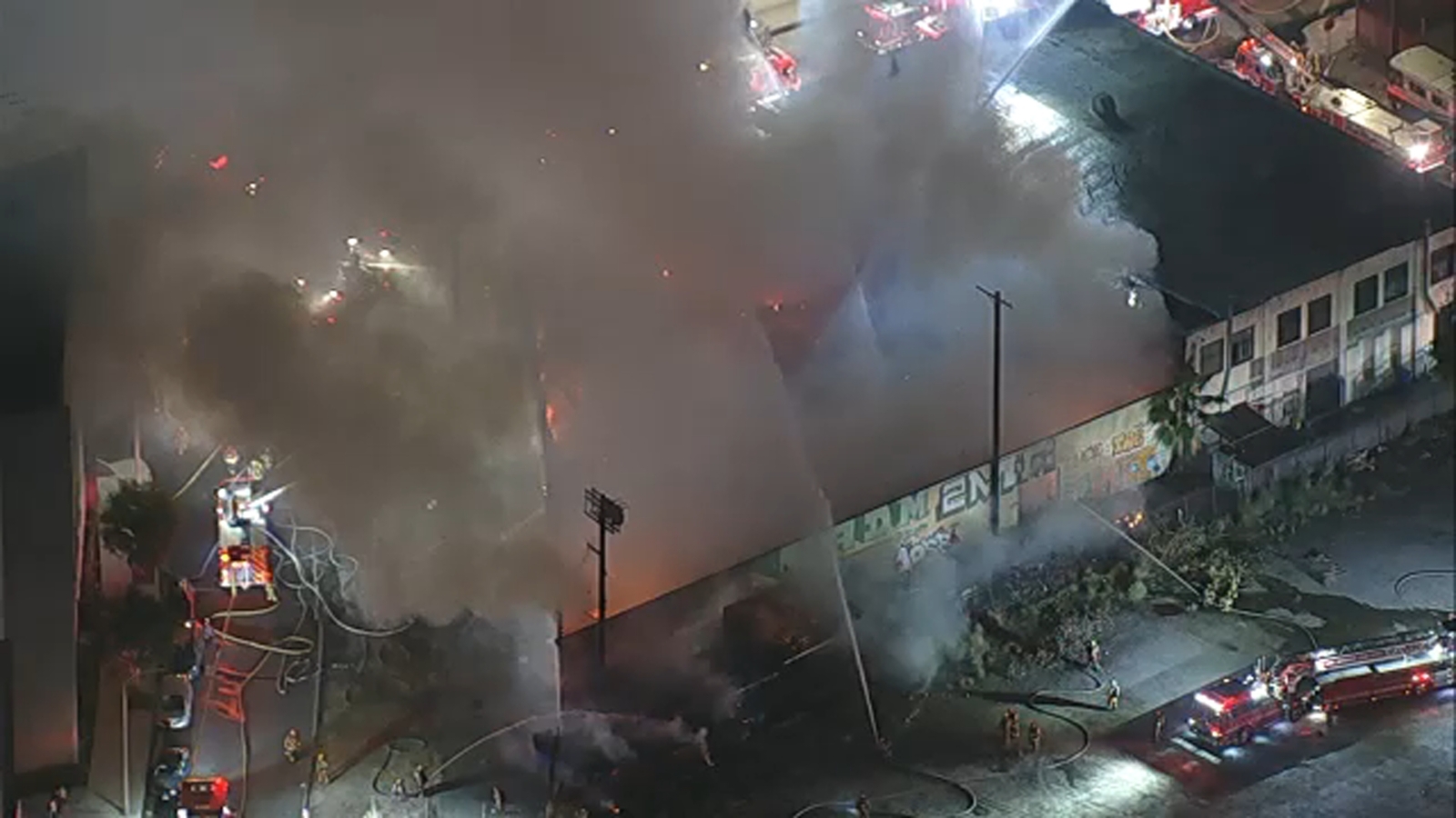 Fire tears through roof of Chinatown commercial building, sends plume of smoke into air
