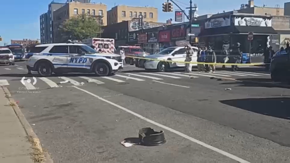 2 women dead, 1 critical after car runs through Bronx intersection