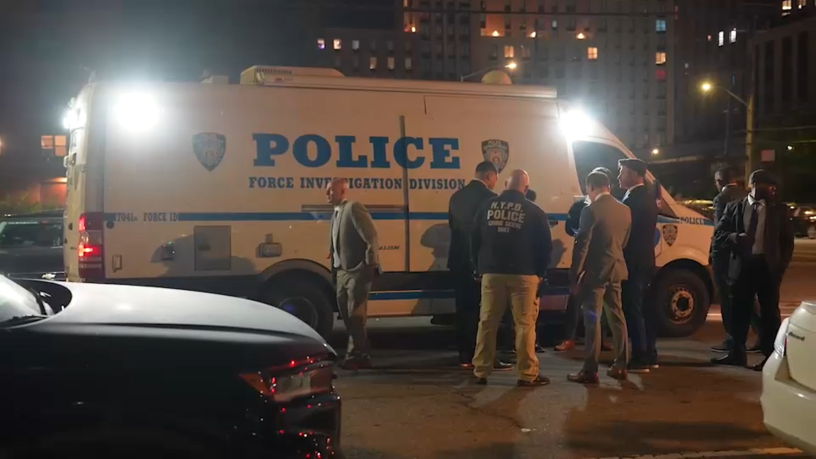 Man arrested after slashing 2 people, barricading himself in Queens