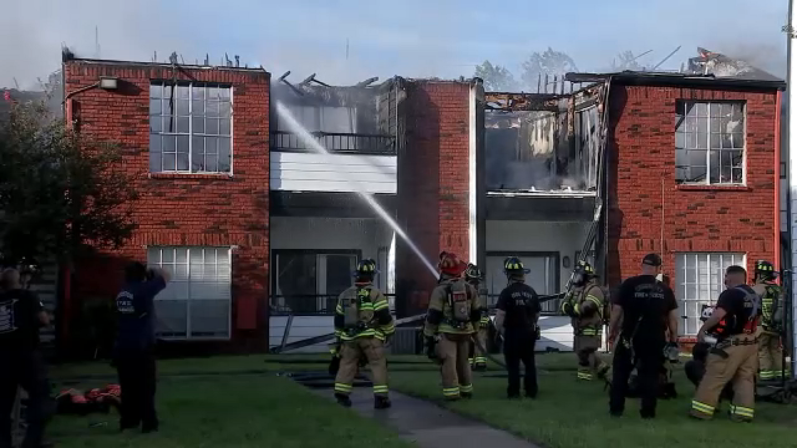 Emergency crews respond to 2-alarm apartment fire in southwest Harris ...