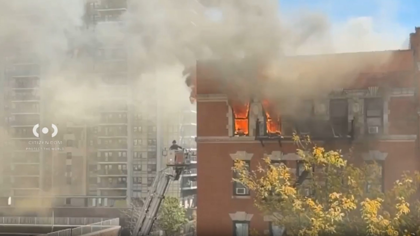 6 hurt, dozens of firefighters, EMS respond to Washington Heights fire