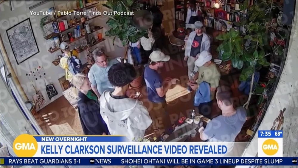 Newly released surveillance video shows Kelly Clarkson in NYC store