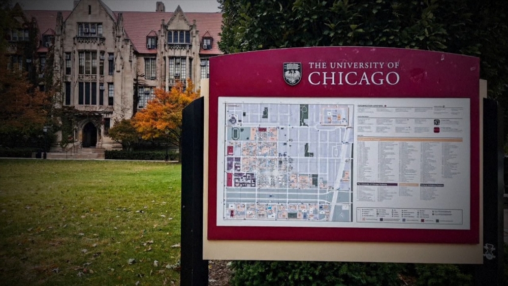 Video appears to show confrontation at fraternity house near UChicago