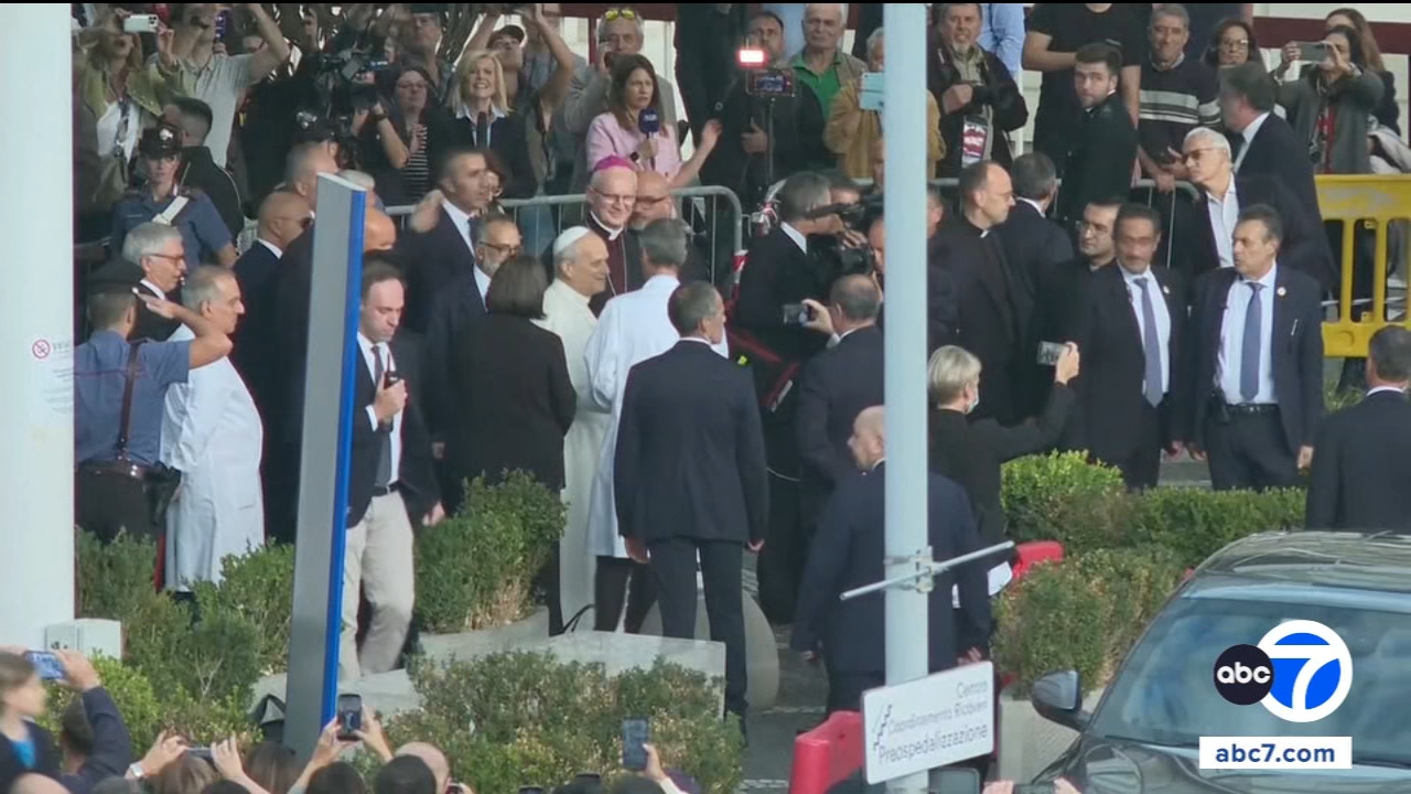 Pope leaves Rome's Gemelli hospital 4 days after lung cancer surgery