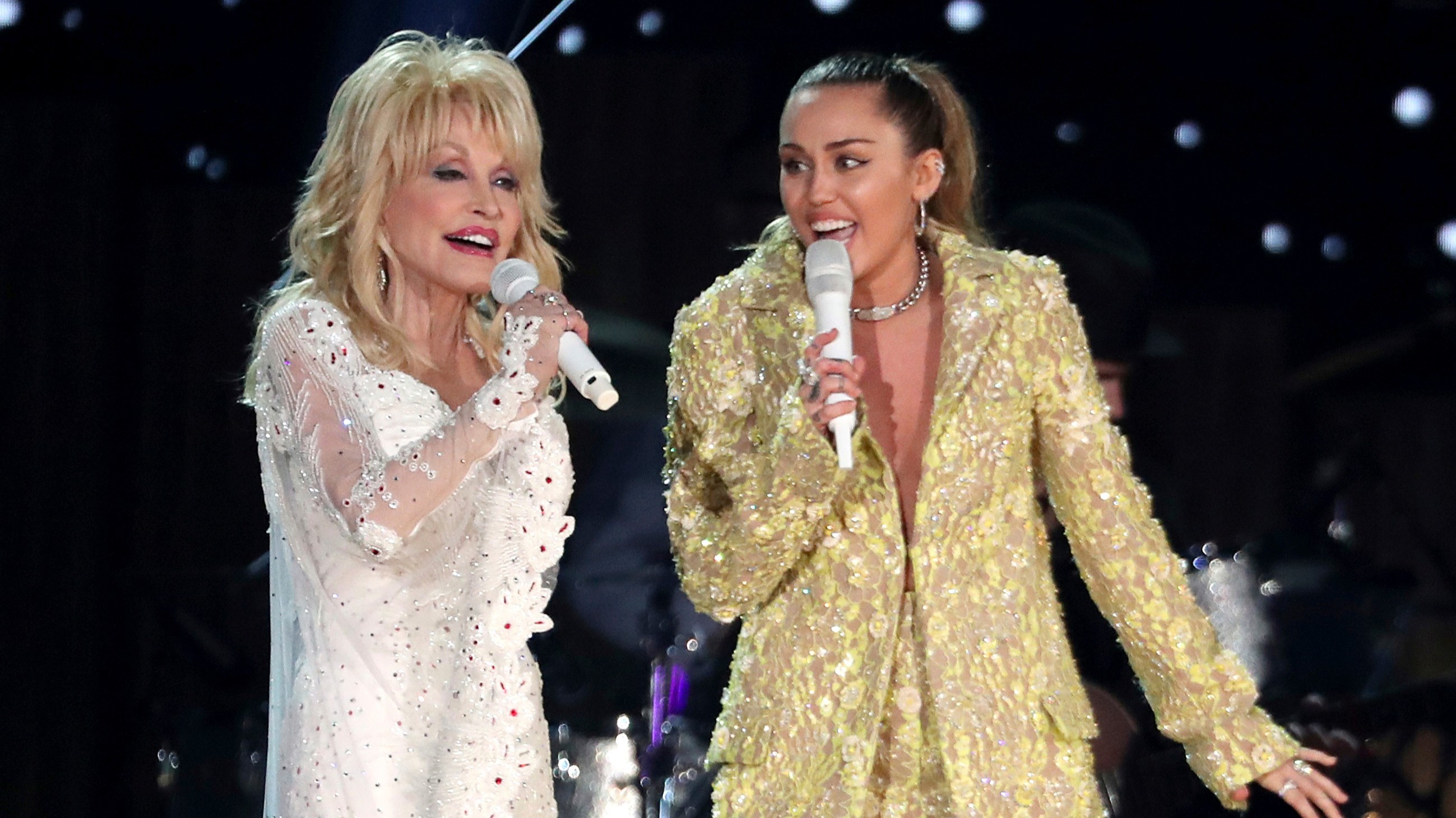 Miley Cyrus honors Dolly Parton in emotional tribute at Hollywood Bowl