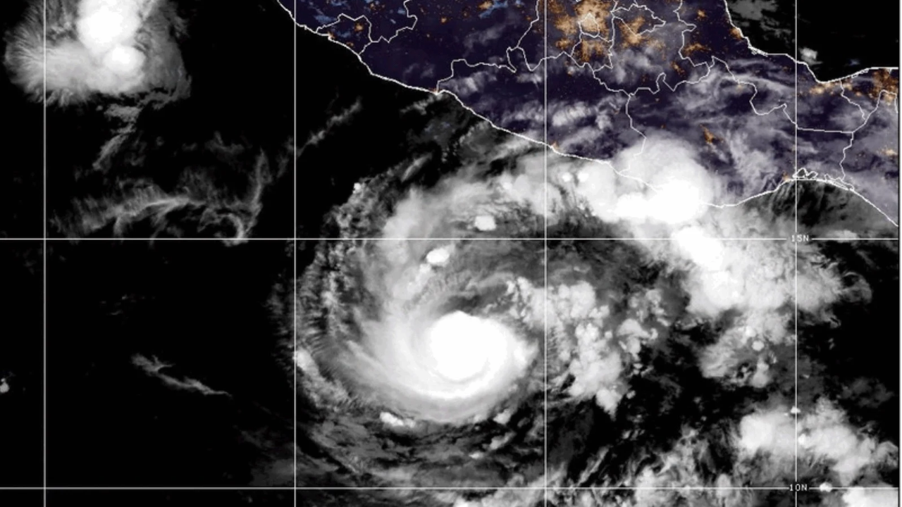 Hurricane Trudy lashes Mexico’s Pacific coast with heavy rain and strong winds
