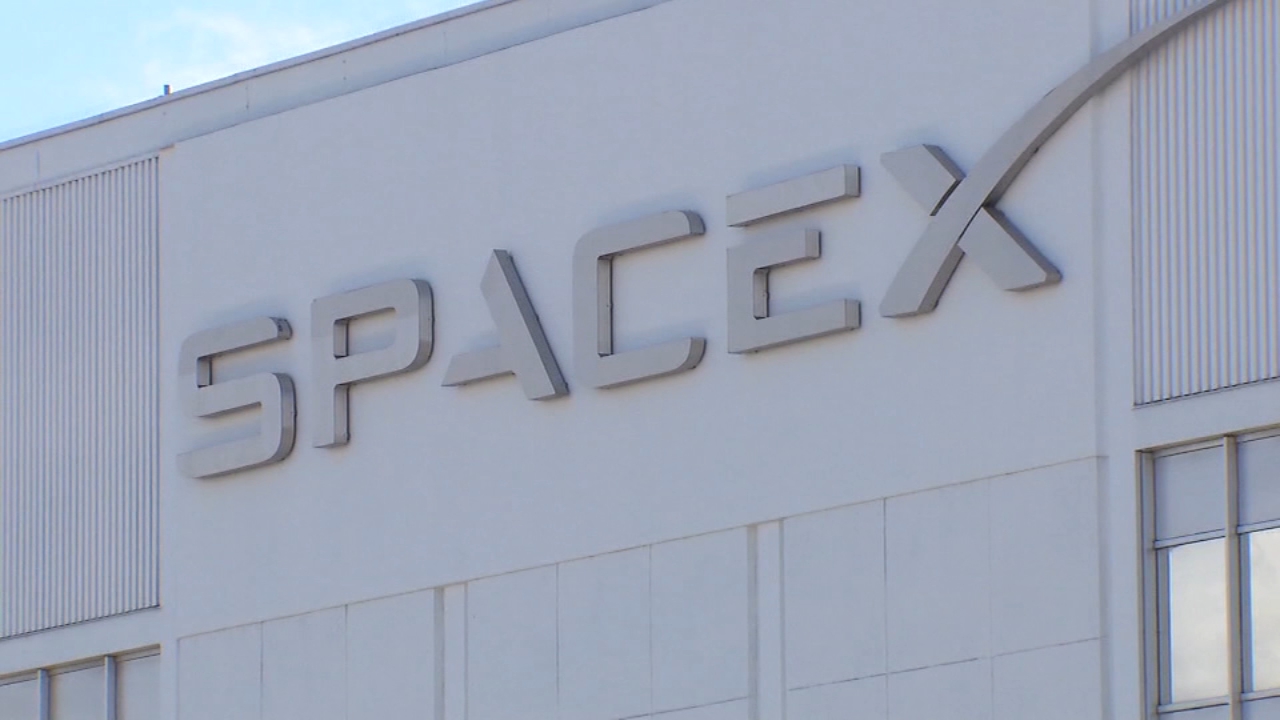 Elon Musk pledges a share of his SpaceX company to every kid in America