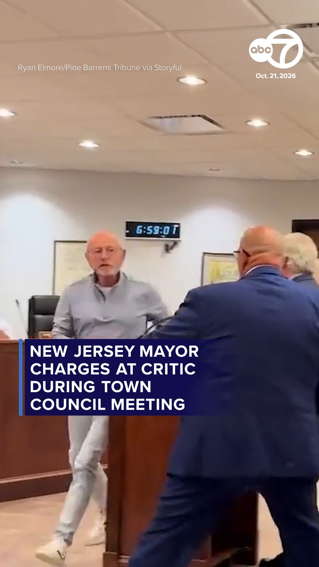 New Jersey mayor charges at critic during town council meeting