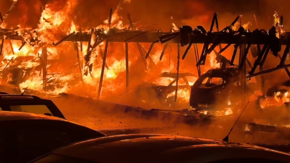Carport fire destroys cars at San Jose apartment complex