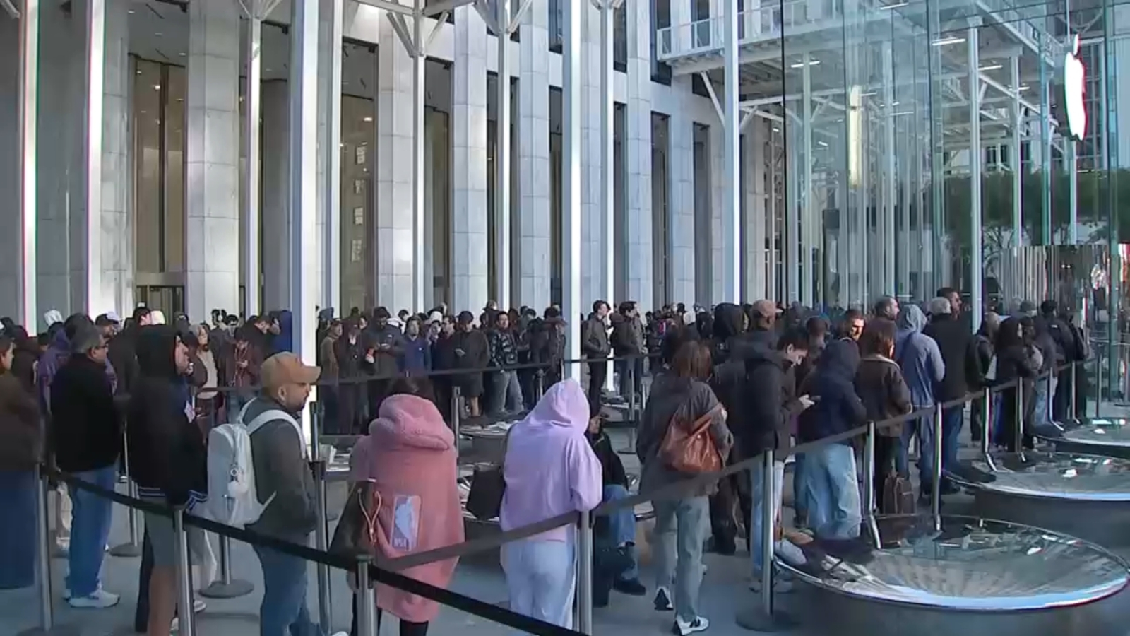 Lines wrap around Apple flagship store on Fifth Avenue for new iPhone Duo release