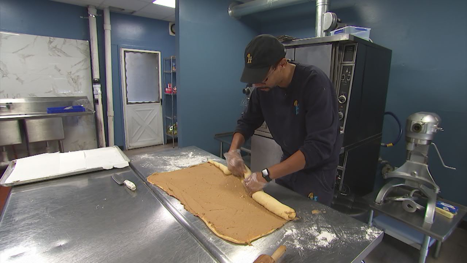 Hank's Cinnamon Buns provide a huge and satisfying sweet treat - 6abc ...
