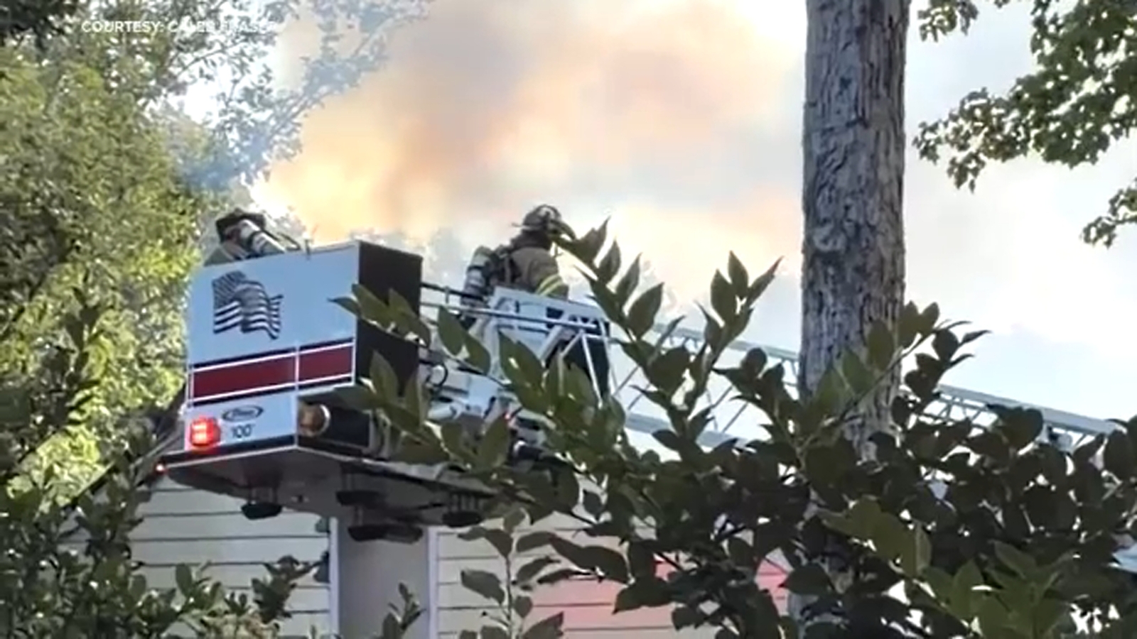 2 people displaced after Raleigh house fire