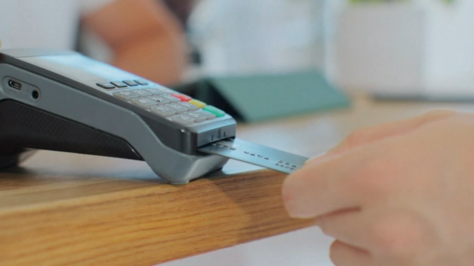 Experian Data Shows Growing Credit Card Use Among Younger Californians