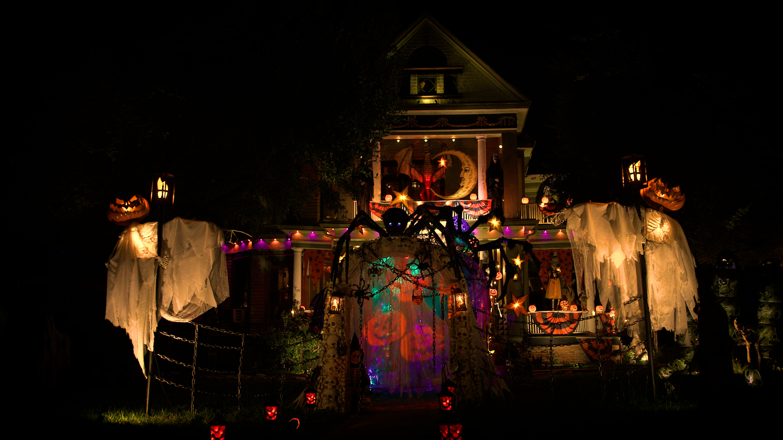 A Gothic wonderland: Inside Navasota's RavenWolf Manor