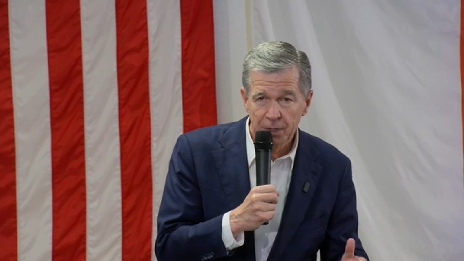 Roy Cooper tells Durham voters to 'take nothing for granted' as he campaigns on lowering costs
      
