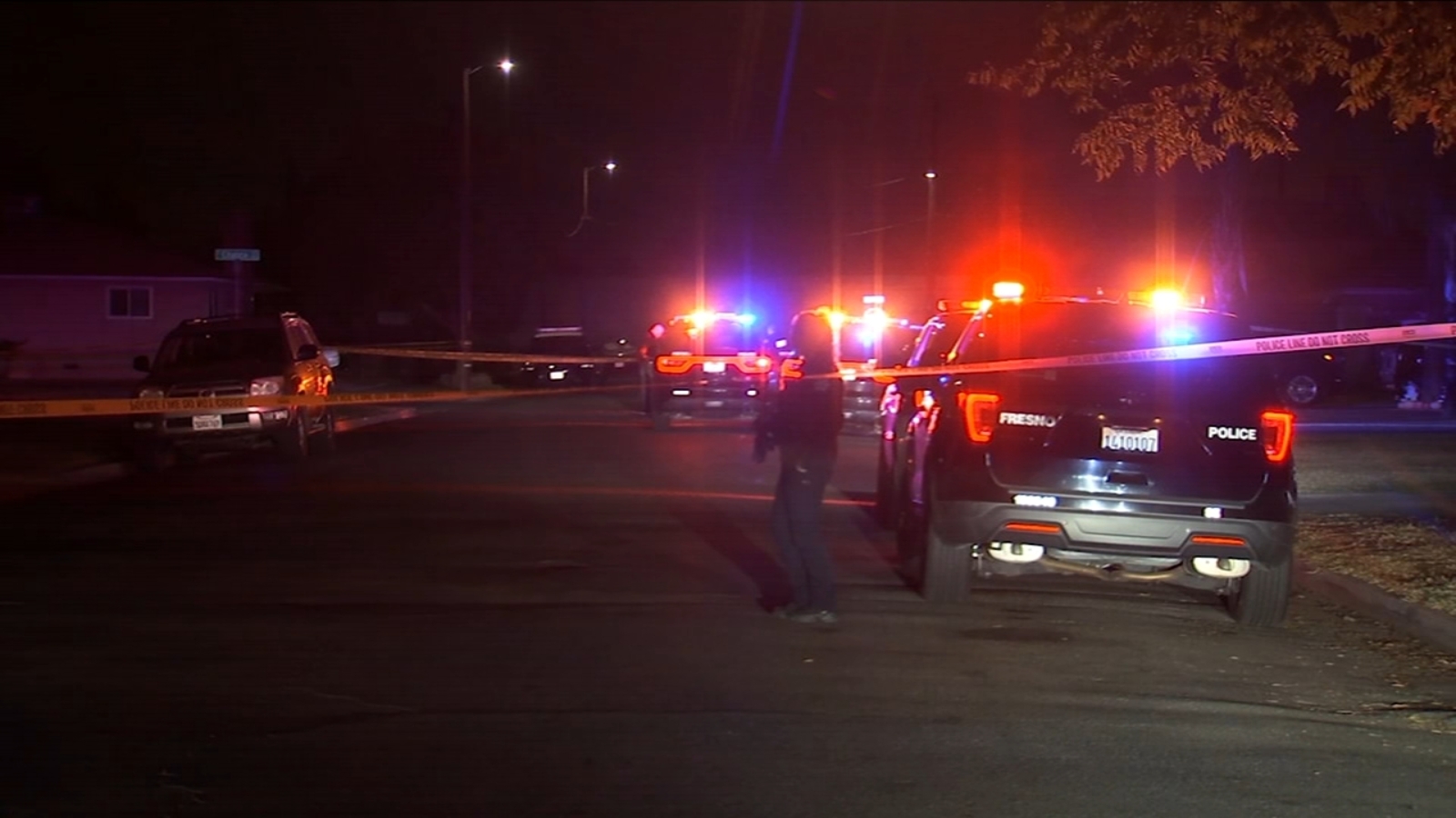 1 hospitalized, suspect wanted in central Fresno stabbing, police say