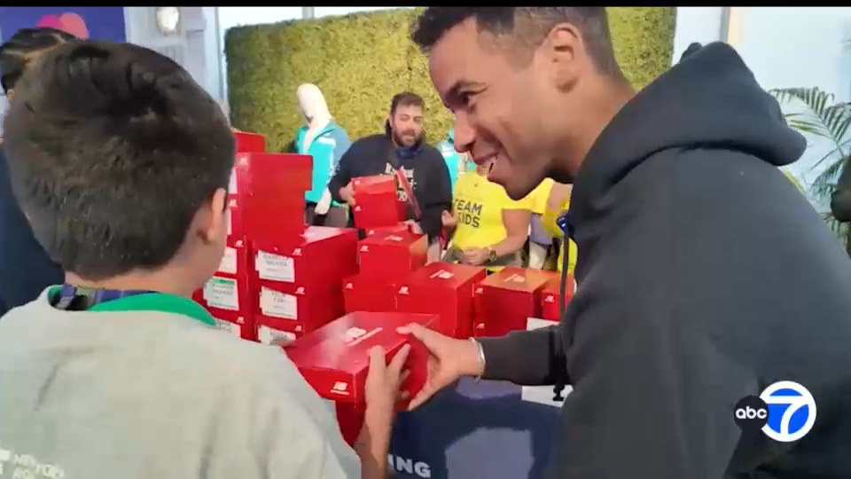 NYRR gift 400 pairs of shoes to NYC students ahead of TCS NYC Marathon