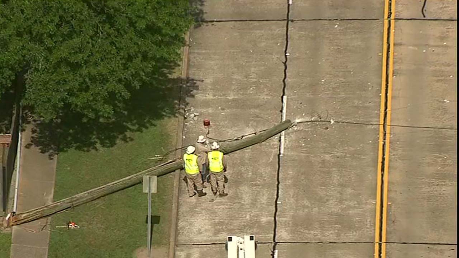 Truck wreck cuts power to much of Deer Park ABC13 Houston