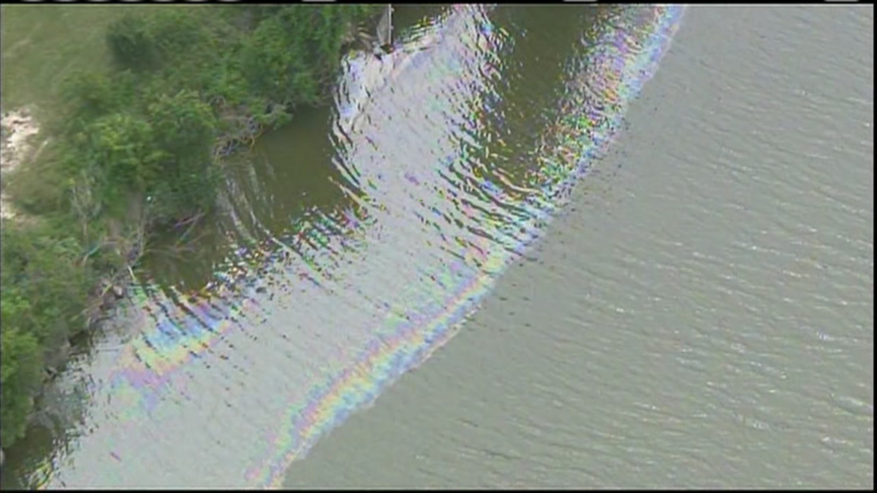 Oil spill on San Jacinto River is contained