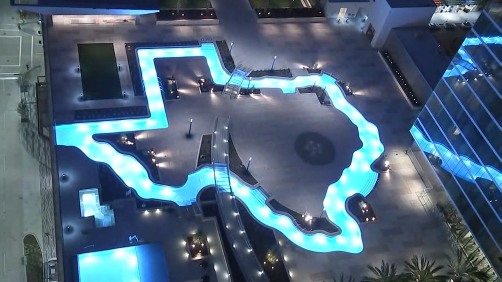 Houston S Texas Shaped Lazy River Hosts Open Deck Days At Marriott Marquis Abc13 Houston