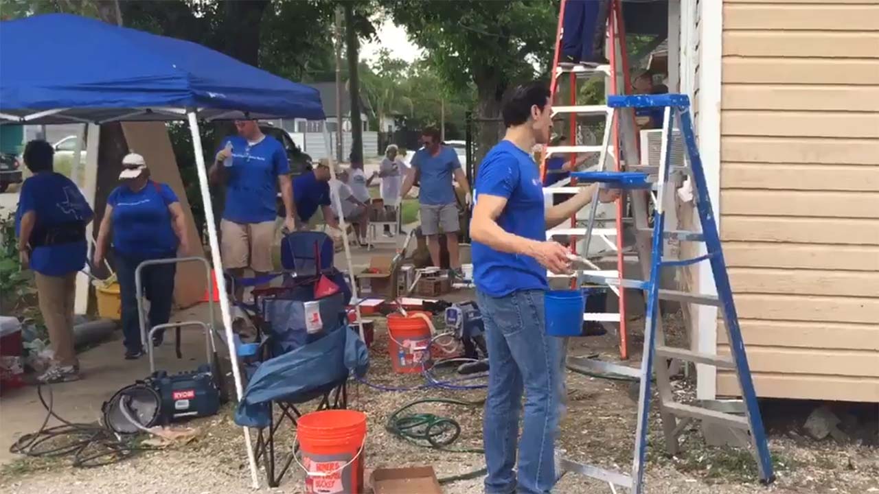 Hundreds volunteer for Houston home revitilization project