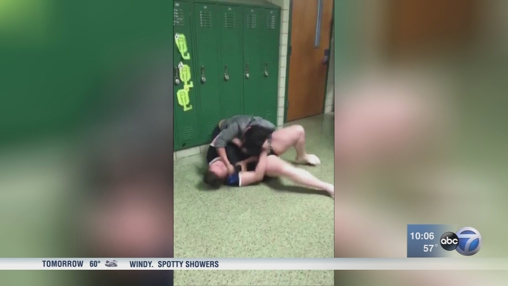 Oak Lawn student stabbed with scissors during fight at high school