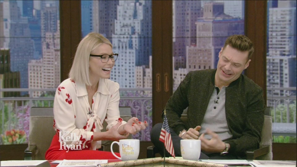 Kelly and Ryan talk about Jim and Cecily's earring moment