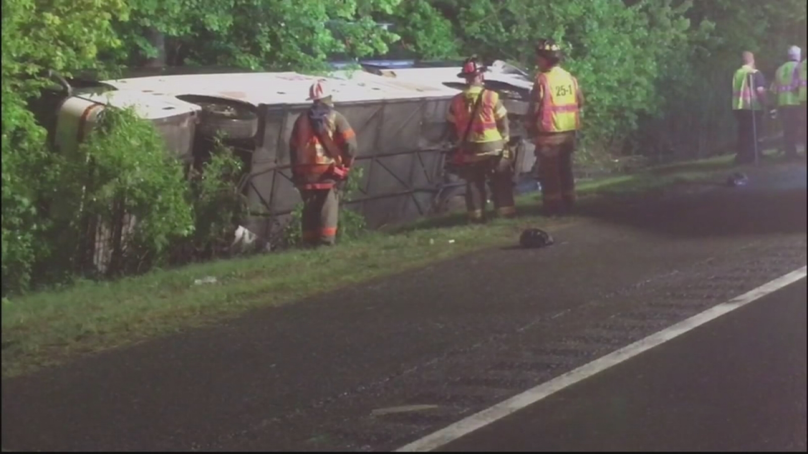 Dozens hurt after bus crash on N.J. Turnpike in Gloucester Co. - 6abc ...