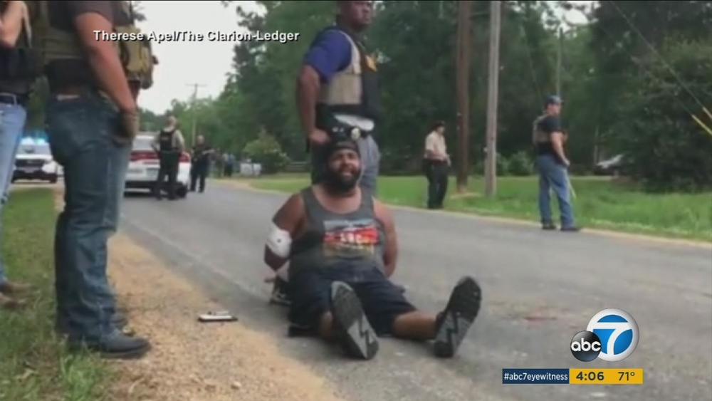 8 dead, including sheriff's deputy, in Mississippi shooting