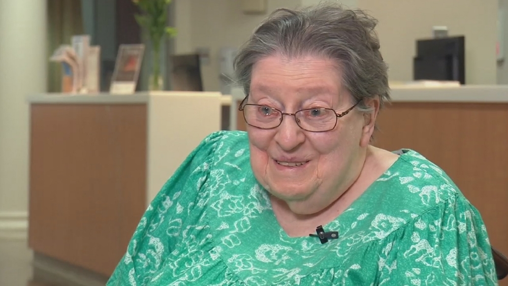 91-year-old knits handmade clothes for babies, patients at NJ hospital