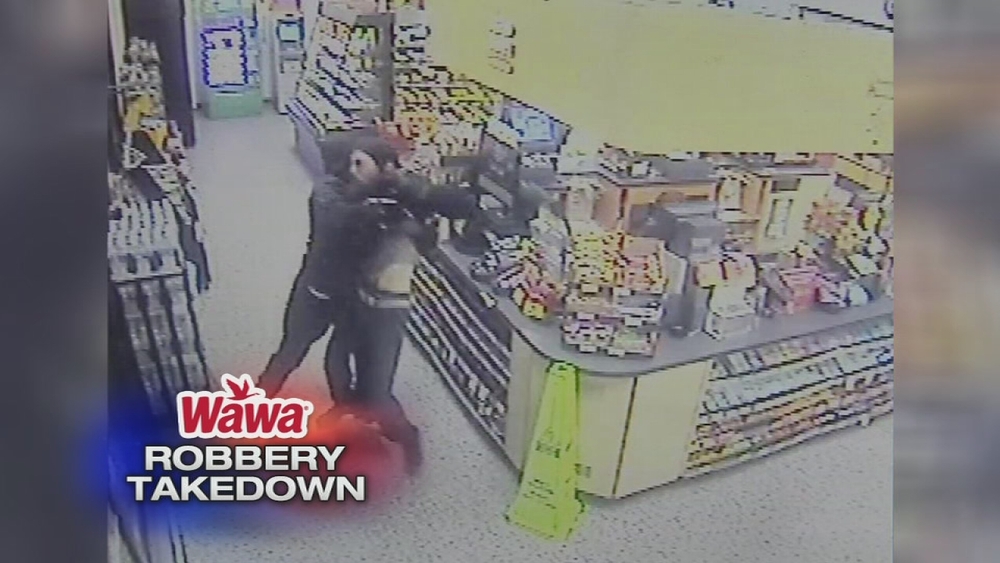 Bystander tackles robber during New Jersey Wawa holdup