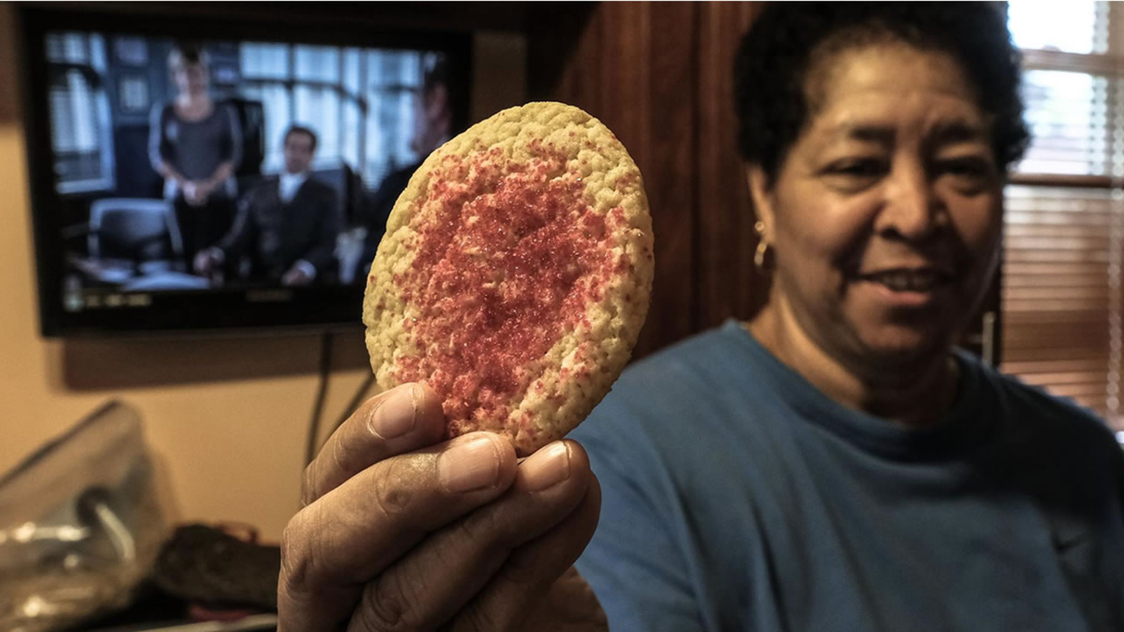 'Cleveland Cookie Lady' shares sinfully good cookies with Warriors
